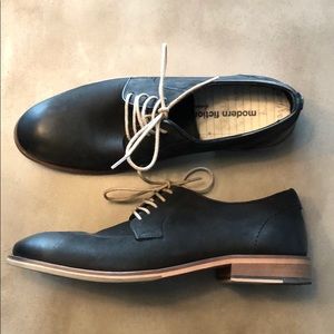 😎 Black Oxfords- Modern Fiction